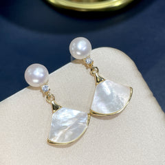 New Natural Freshwater White Pearl Earrings for Women, Mother-of-Pearl Small Skirt, Vintage High-End Light Luxury925Silver Ear Needle
