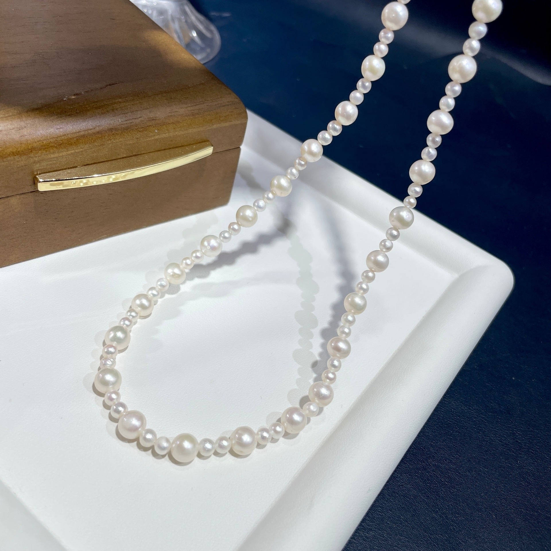 Natural Freshwater Bead Necklace for Autumn and Winter, Mom Style, Women's Sweater Chain, Layered, High-End, Elegant, Light Luxury
